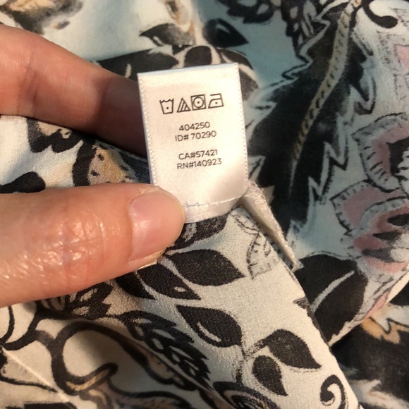 💐🌹🌷Muted/distressed floral LOFT blouse size XS - Picture 13 of 15